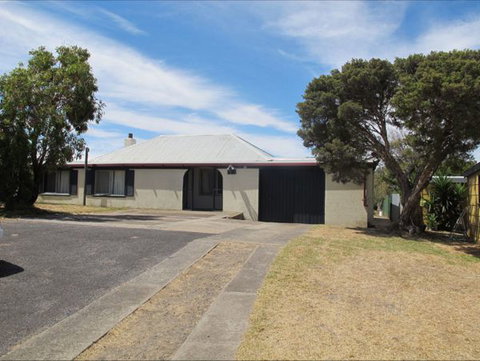 Carthew Street Holiday Home - Geraldton Accommodation 0