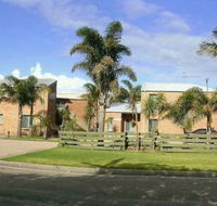 Fronds Holiday Apartments - Geraldton Accommodation