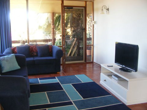 Ironstone Cottage - Geraldton Accommodation 1