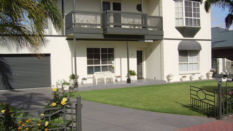 Glenelg Sea-Breeze B&B - Geraldton Accommodation 0