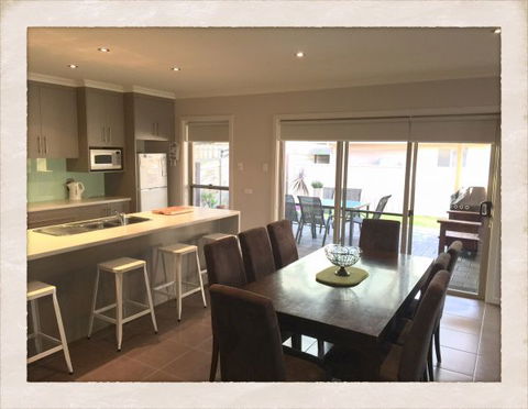 Adore 6 Villa - Geraldton Accommodation 2