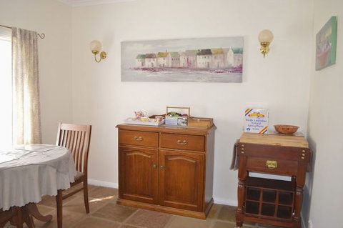 Almond Tree Cottage - Geraldton Accommodation 3