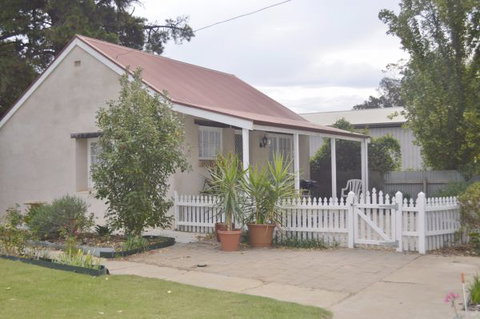 Almond Tree Cottage - Geraldton Accommodation 4