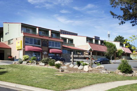 Aspire Alpine Gables And Brumby Bar - Geraldton Accommodation 0