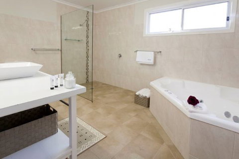 Brookfield Guesthouse - Geraldton Accommodation 6