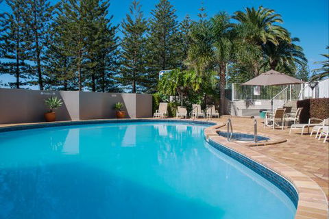 Cashelmara Burleigh Beachfront Apartments - Geraldton Accommodation 0