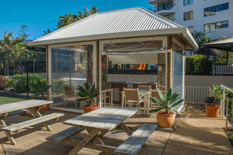 Cashelmara Burleigh Beachfront Apartments - Geraldton Accommodation 3