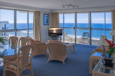 Cashelmara Burleigh Beachfront Apartments - Geraldton Accommodation 4