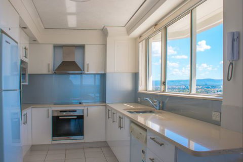 Cashelmara Burleigh Beachfront Apartments - Geraldton Accommodation 6