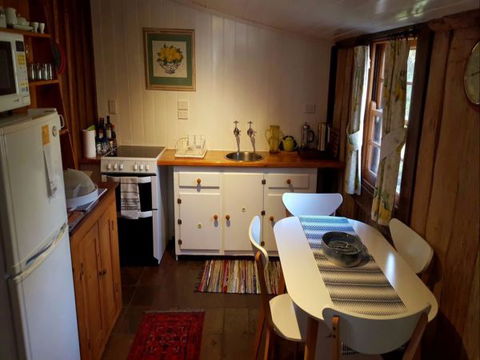 Cameron's Cottage - Geraldton Accommodation 1