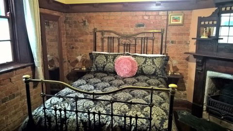 Crown And Anchor Inn - Geraldton Accommodation 1