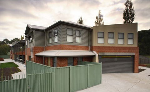 FedUni Living - Geraldton Accommodation 0