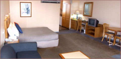 Federation Motor Inn Young - Geraldton Accommodation 1