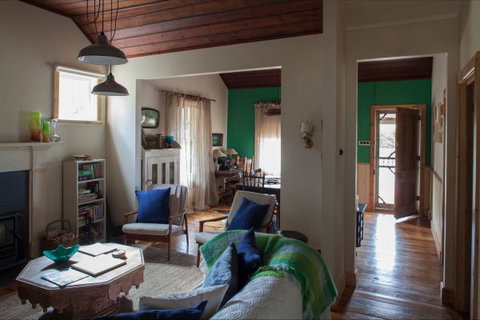 Flop House - Geraldton Accommodation 7