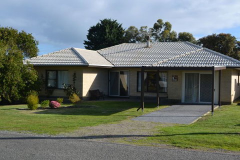 Goolwa Getaway - Geraldton Accommodation 0