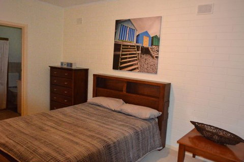 Goolwa Getaway - Geraldton Accommodation 1