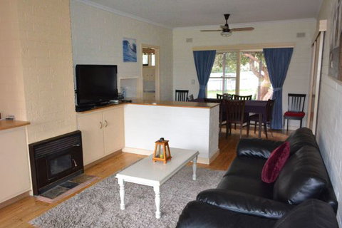Goolwa Getaway - Geraldton Accommodation 2