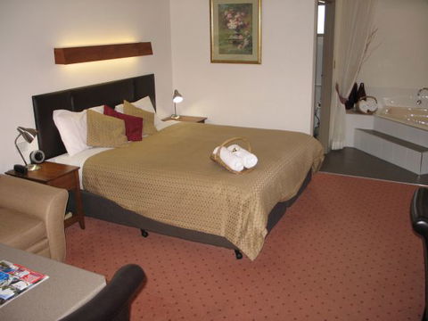 Golden Chain Wine Village Motor Inn - Geraldton Accommodation 2