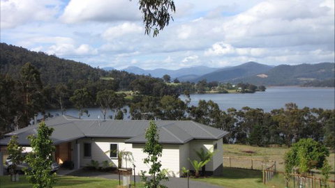 Huon River Cottage - Geraldton Accommodation 0