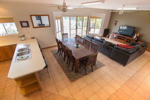 Limestone Ridge - Holiday House - Geraldton Accommodation 1