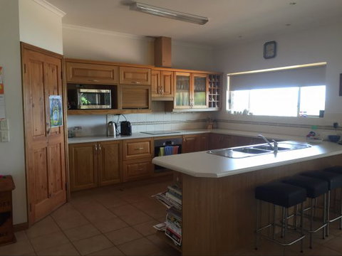 Limestone Ridge - Holiday House - Geraldton Accommodation 2