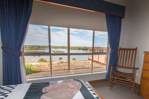 Limestone Ridge - Holiday House - Geraldton Accommodation 3