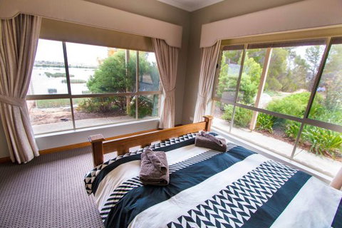 Limestone Ridge - Holiday House - Geraldton Accommodation 4