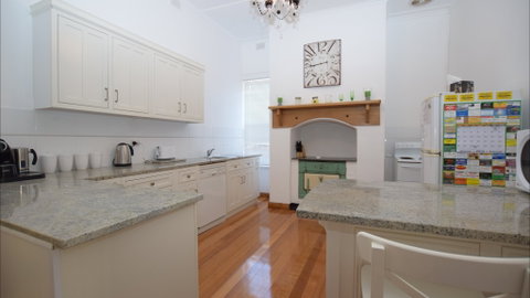 The Provincial Bed & Breakfast - Geraldton Accommodation 0