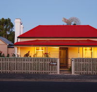 Shurdingtons Cottage - Geraldton Accommodation
