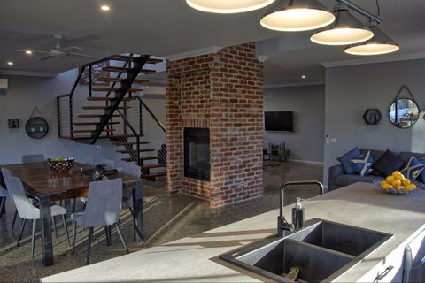 Lusso KV - Geraldton Accommodation 4