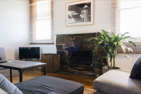 Mount Ophir Estate - The Gatehouse - Geraldton Accommodation 0