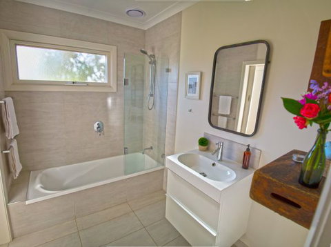 Mrs Simpson Cottage At Norala Garden - Geraldton Accommodation 2