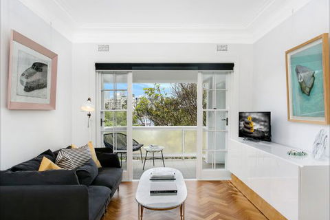 New Beach Apartment - Geraldton Accommodation 1