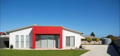 RED FIN Part Of BLUE FIN HOLIDAY HOMES - Geraldton Accommodation 1