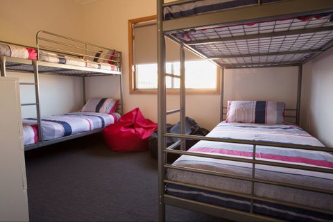 RED FIN Part Of BLUE FIN HOLIDAY HOMES - Geraldton Accommodation 5