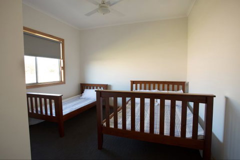 RED FIN Part Of BLUE FIN HOLIDAY HOMES - Geraldton Accommodation 6