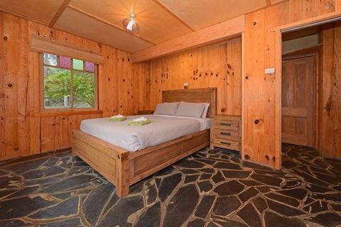 Saintys Creek Cottage - Geraldton Accommodation 2