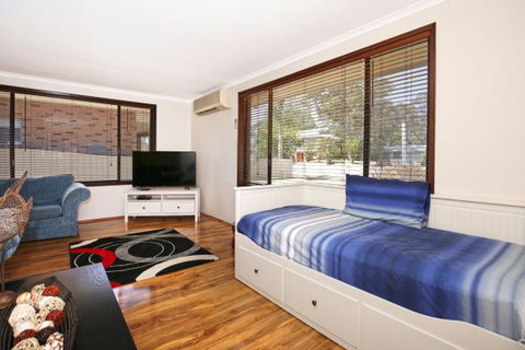 Sandy Toes Beach House - Geraldton Accommodation 0