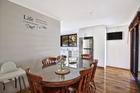 Sandy Toes Beach House - Geraldton Accommodation 4