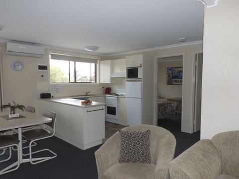 Surfside Holiday Apartments - Geraldton Accommodation 3
