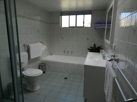 Tarrabandra Fishing Retreat - Geraldton Accommodation 4