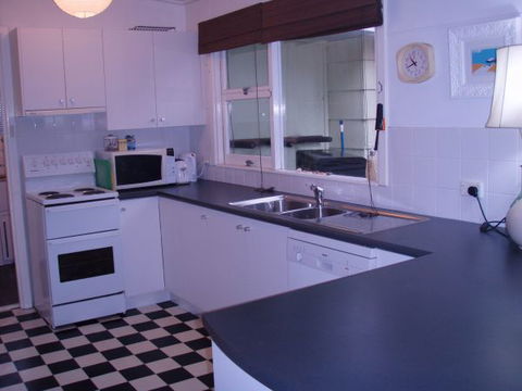The Classic Beach House - Geraldton Accommodation 4