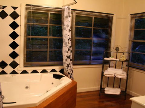 Tudor Cottages Mount Dandenong - Geraldton Accommodation 1