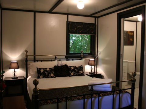 Tudor Cottages Mount Dandenong - Geraldton Accommodation 3