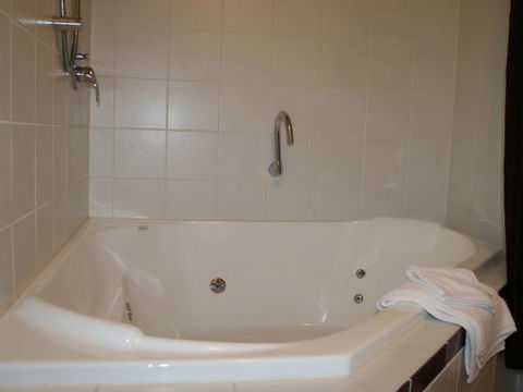 Tudor Cottages Mount Dandenong - Geraldton Accommodation 4