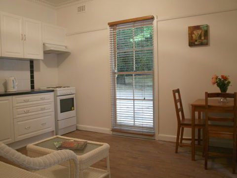 Tudor Cottages Mount Dandenong - Geraldton Accommodation 5