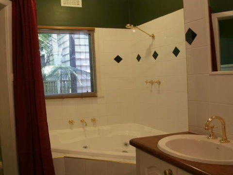 Tudor Cottages Mount Dandenong - Geraldton Accommodation 6