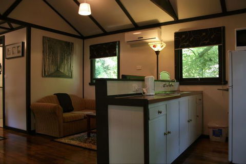 Tudor Cottages Mount Dandenong - Geraldton Accommodation 7