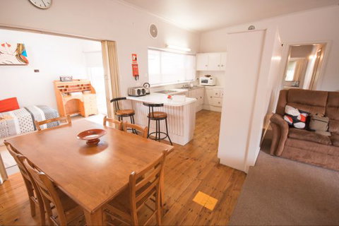 Wang Stays And Short Stops - Geraldton Accommodation 3