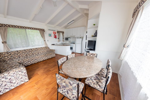 Eildon Riverside Holiday Park - Geraldton Accommodation 0